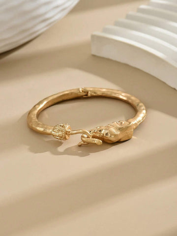 1pc Golden Fashionable Exaggerated & Vintage Elephant Design Metal Cuff Bracelet For Women.