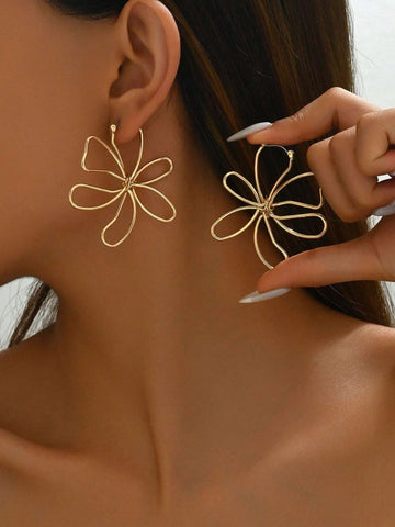 1pair Fashionable Minimalist Hollow Floral Asymmetrical Design Earrings For Women, Suitable For Daily, Vacation, Date, Couple Gift