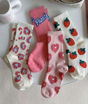 4pcs/set Women's Fashionable Cute Strawberry & Heart Design Mid-calf Socks In Pink