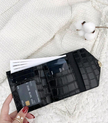 Black Crocodile Embossed Flap Small Wallet Coin Pocket Small Purse ID Window Bi-Fold Women Wallet Pattern Engraved Money ID Minimalist Fashion Modern Business