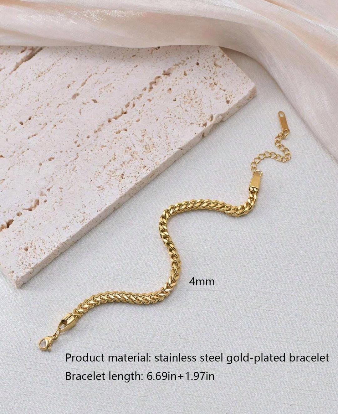 A Stainless Steel Jewelry And Gold-Plated Bracelet Suitable For Women's Daily Wear