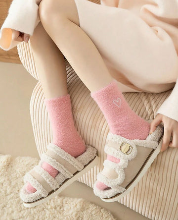 2 Pairs Of Pink Fuzzy Women's Crew Socks, Heart-Shaped Warm Socks, Soft And Comfortable, Suitable For Autumn And Winter,Random Colors