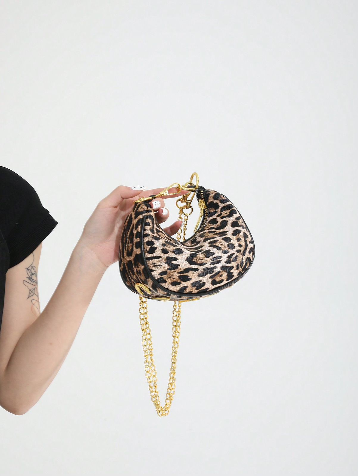 1pc Mini Leopard Print Metal Letter Decor Crescent-Shaped Handbag With Fashionable Chain For Single Shoulder And Crossbody Use As Daily Or Dating Gift For Ladies And Kids, Leopard Print Bag