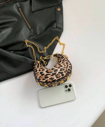 1pc Mini Leopard Print Metal Letter Decor Crescent-Shaped Handbag With Fashionable Chain For Single Shoulder And Crossbody Use As Daily Or Dating Gift For Ladies And Kids, Leopard Print Bag