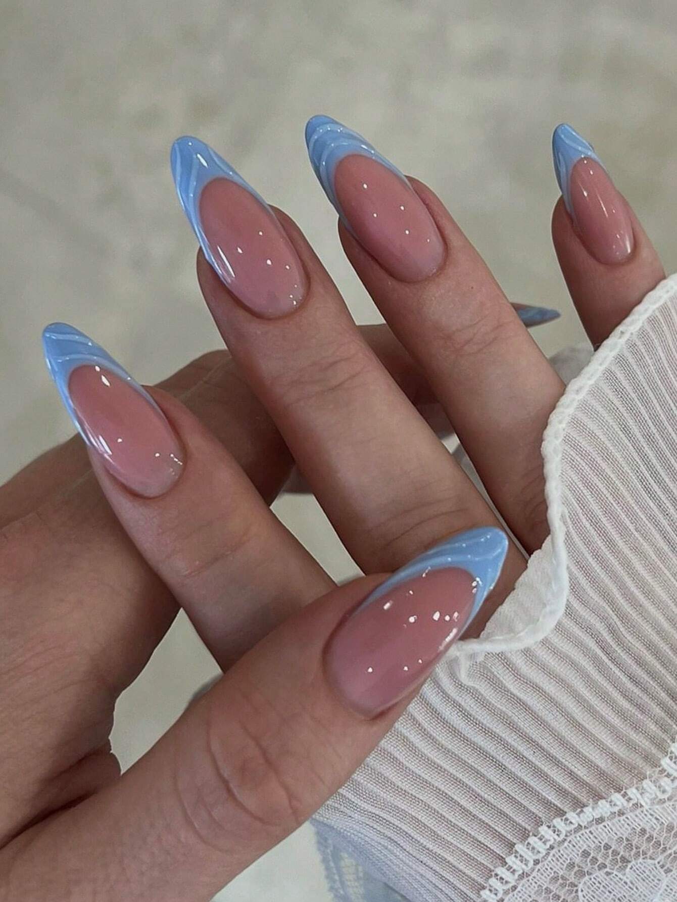 Minimalism 3D Handmade French Style 24pcs Almond-Shaped False Nails, Medium Length, Blue. Suitable For Office Ladies, Daily Wear, Dating, Afternoon Tea, And Going Out.