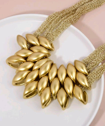 Asymmetric Bead Decor Necklace