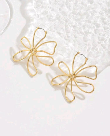 1pair Fashionable Minimalist Hollow Floral Asymmetrical Design Earrings For Women, Suitable For Daily, Vacation, Date, Couple Gift