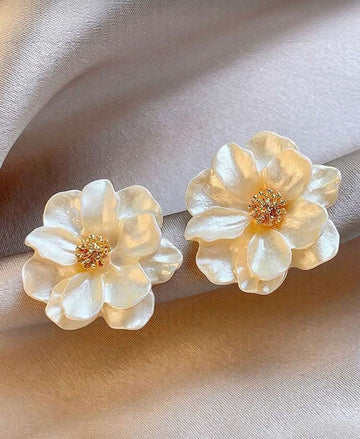 1 Pair White French Pearl Camellia Flower Earrings - Suitable For Daily Accessories