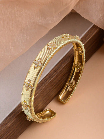 1pc High-Quality Ancient-Style Striated Snowflake Textured Carved Golden Cuff Bracelet With Rhinestones, Dual-Tone Plated, Vintage Palace Style, Luxurious And Elegant Women's Gift For Holidays