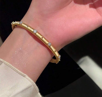 1pc Vintage Style Four-Leaf Flower Pattern Women Bracelet, Brushed Texture Ancient Vibe Luxury Zirconia Design