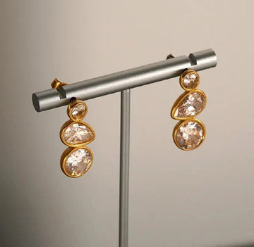 VKHK 1 Pair Luxury 18K Gold Plated Stainless Steel Crystal Stud Earrings, Suitable For Women's Daily And Wedding Wear, Gift