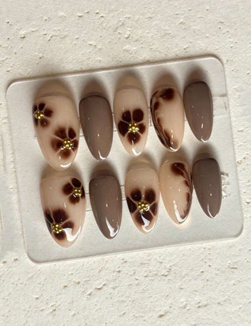 10pcs Vintage Coffee Floral Press-On Nails, Almond Shaped Reusable Handmade Fake Nails.
